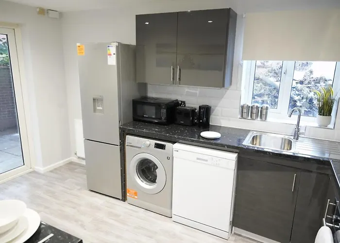 Ricoh Arena/Newly Refurbished Semi-Detached House