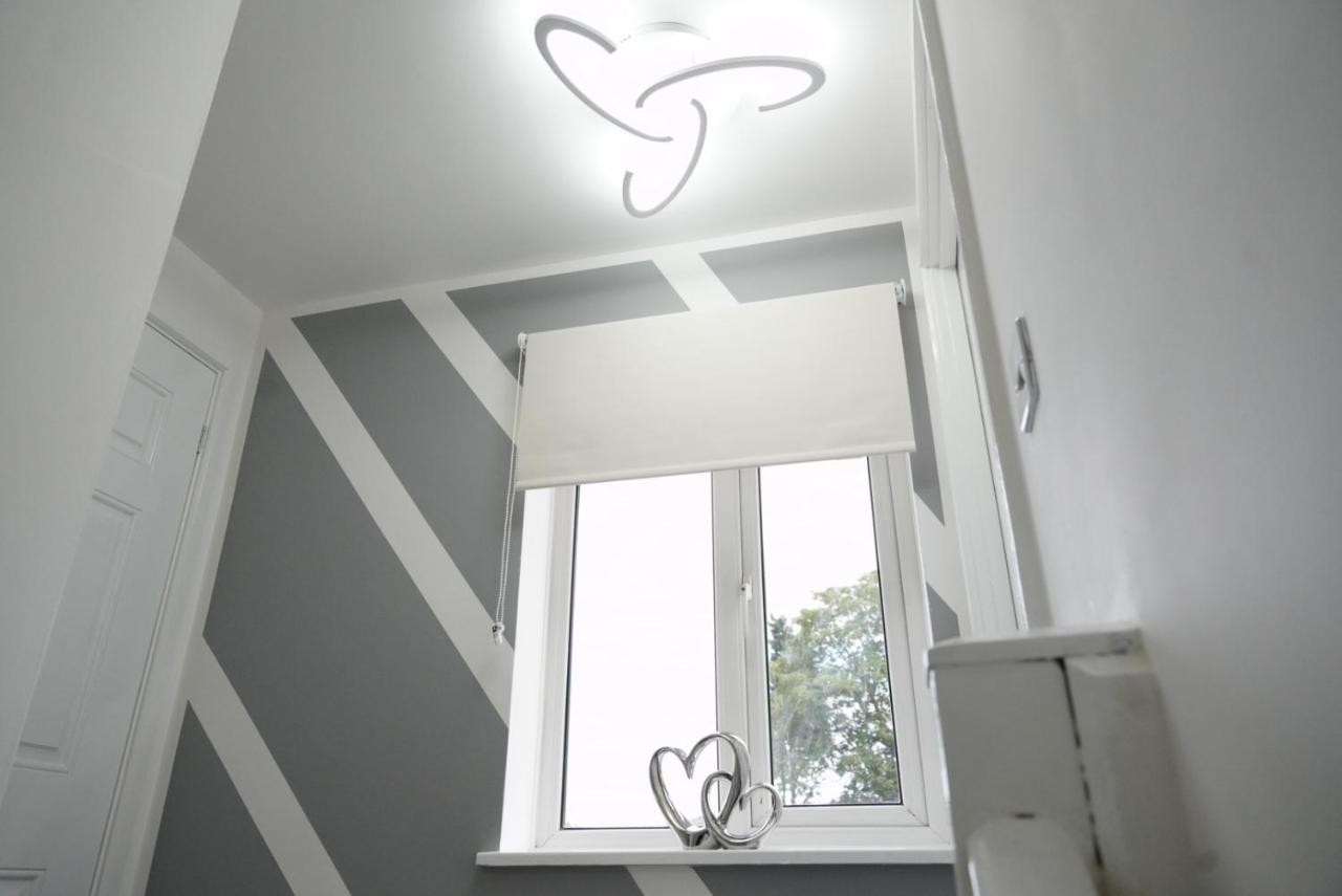 Ricoh Arena/newly Refurbished Semi-detached House Holiday home *