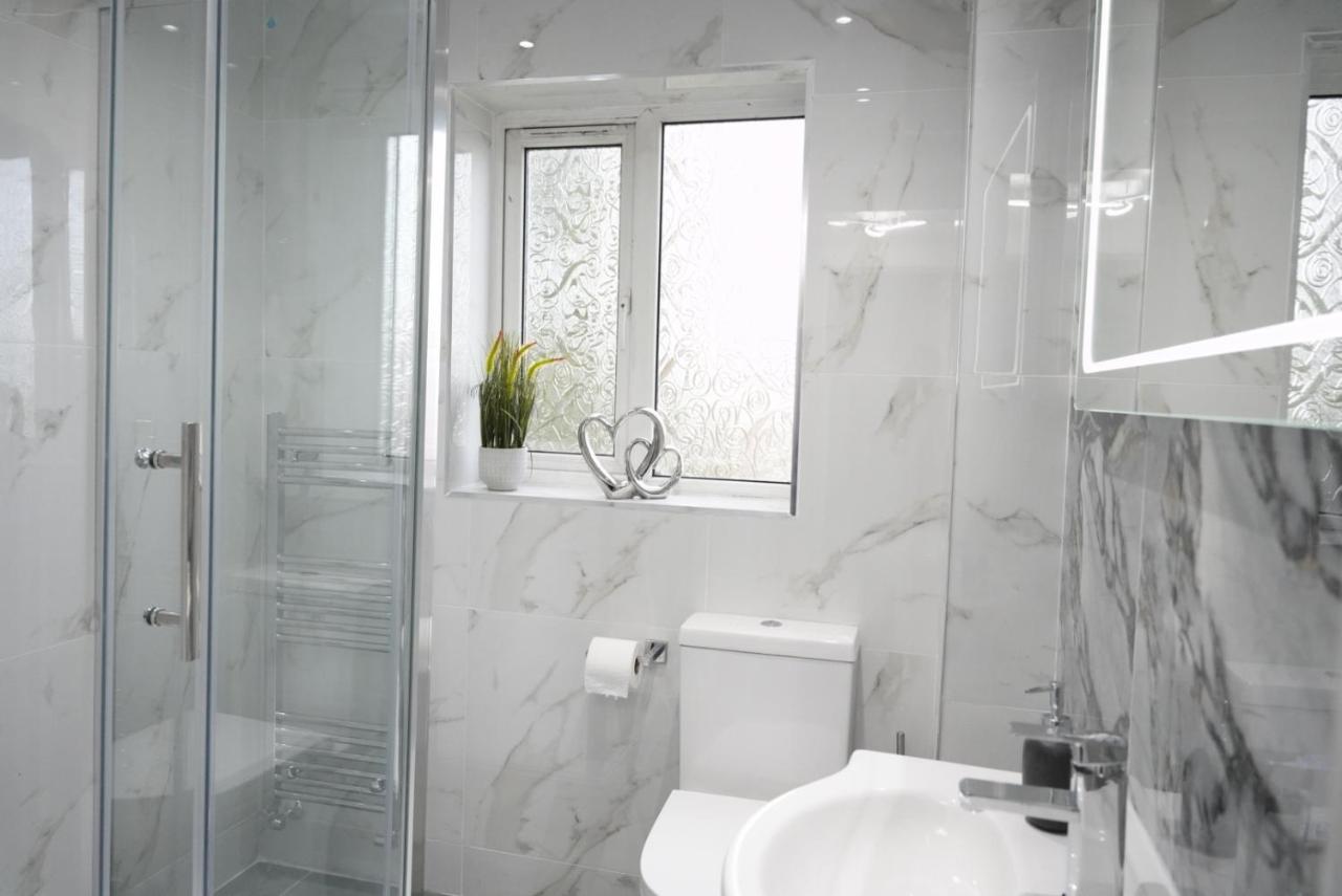 Ricoh Arena/newly Refurbished Semi-detached House Holiday home Coventry